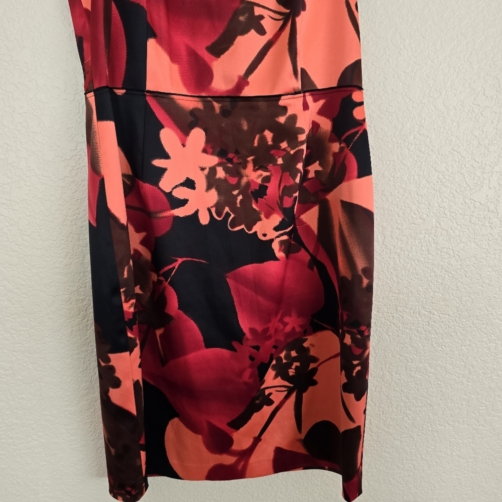 T Tahari Red Floral Satin Sheath Pencil Dress size 10 - Picture 4 of 6